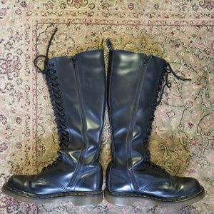 Dr Martens 20 eye boots